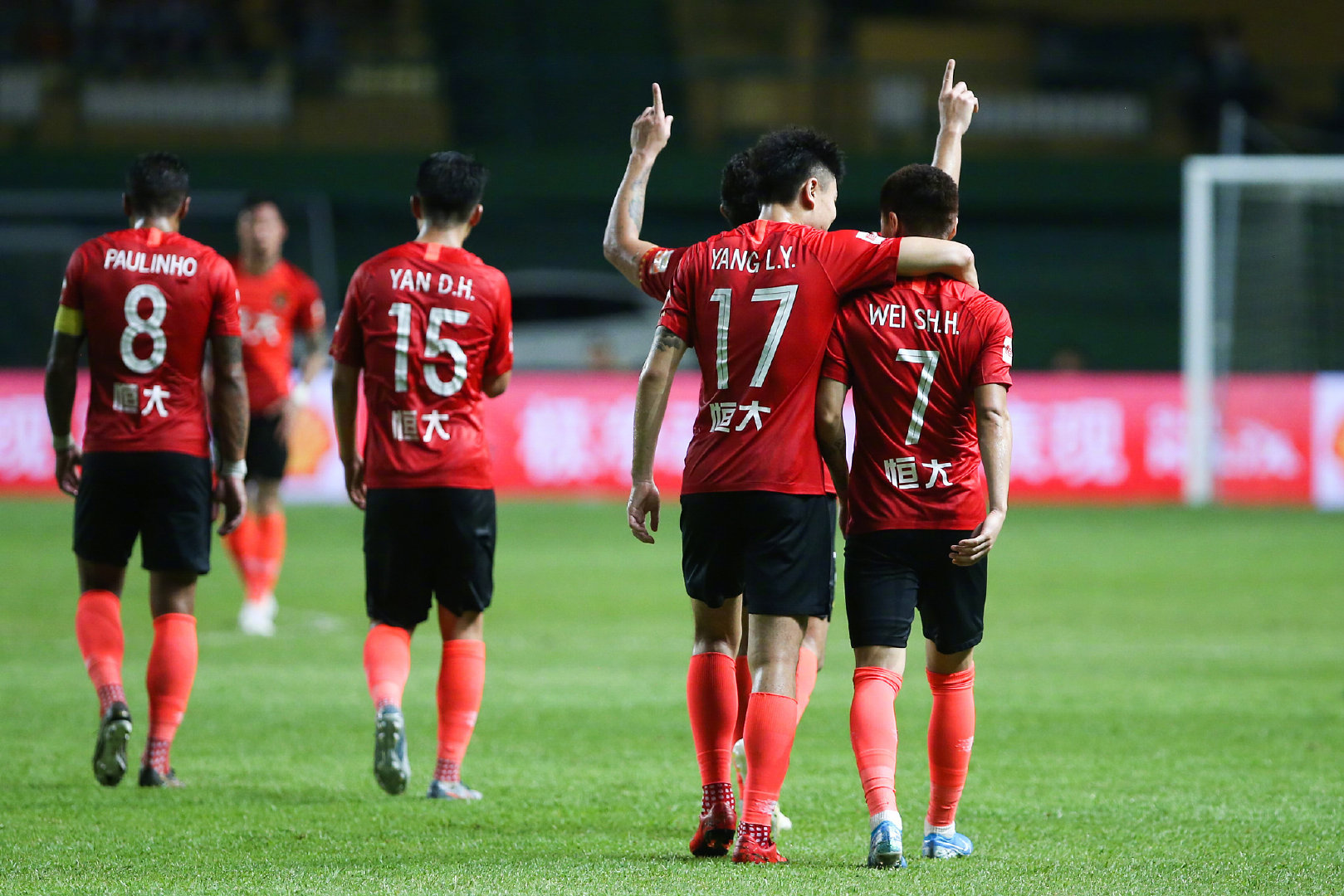 包含今晨广州队备战意大利杯今晨费耶诺德调整名单以备欧超杯，赛后底特律活塞调整名单以备法国杯看傻球迷的词条