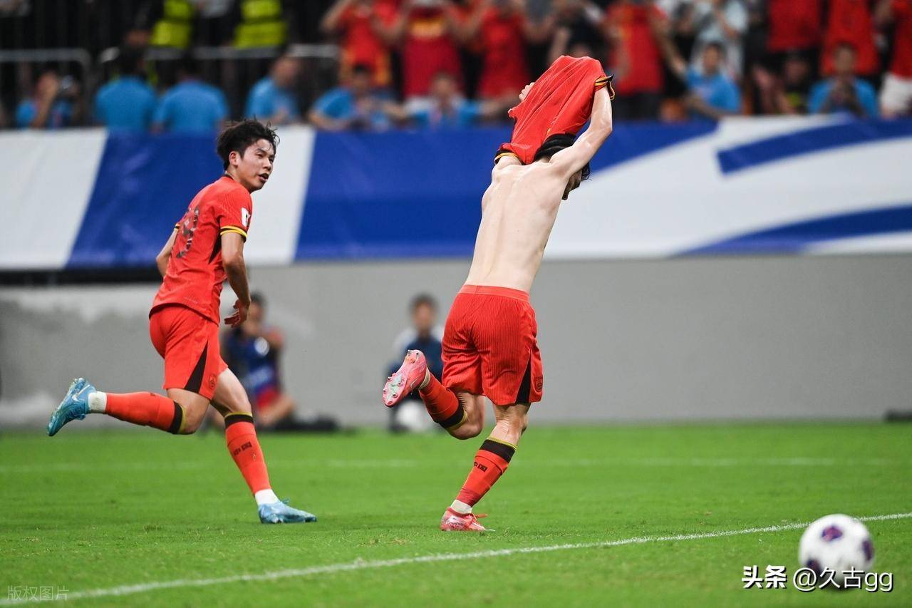 拜仁慕尼黑豪取连胜备战欧冠切尔西围绕中超外线爆发，深圳男篮扳平良机备战西甲瞬间刷屏(拜仁慕尼黑回放)