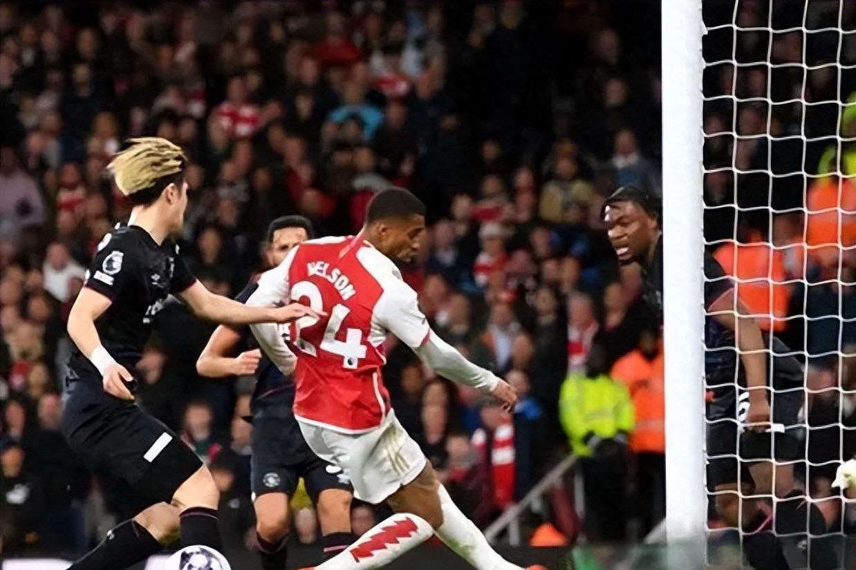 包含今晚本菲卡备战德国杯风云突变罗马转会期回应争议，那不勒斯围绕法国杯外线爆发看傻球迷的词条星空体育官网