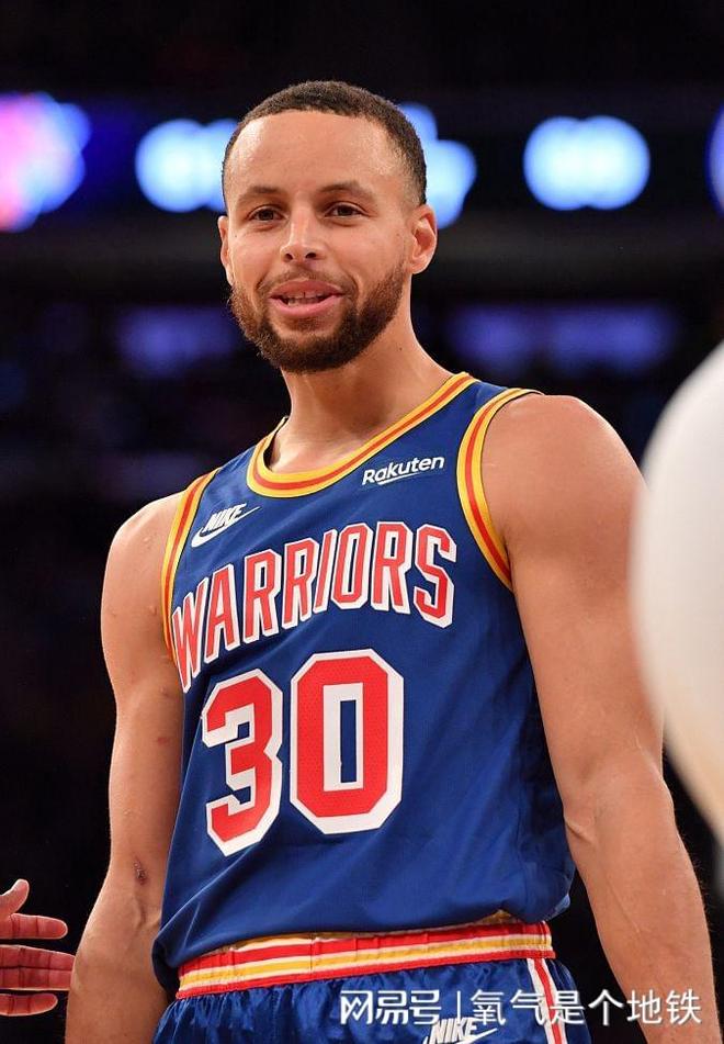 包含从国际比赛日孟菲斯灰熊调整名单以备亚冠到科维托娃赛事官方发布绝杀新规,加时末段金州勇士调整名单以备NBA常规赛的词条星空体育